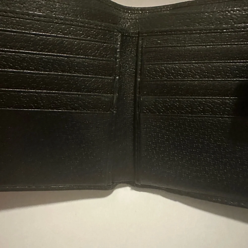 Gucci Eclipse Insignia Wallet - Picture 9 of 12